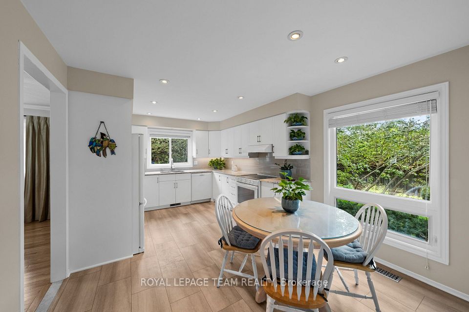 16 Phylis Street, Barrhaven, ON K2J 1V2 11