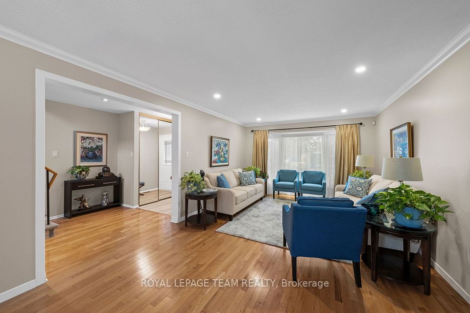 16 Phylis Street, Barrhaven, ON K2J 1V2 7