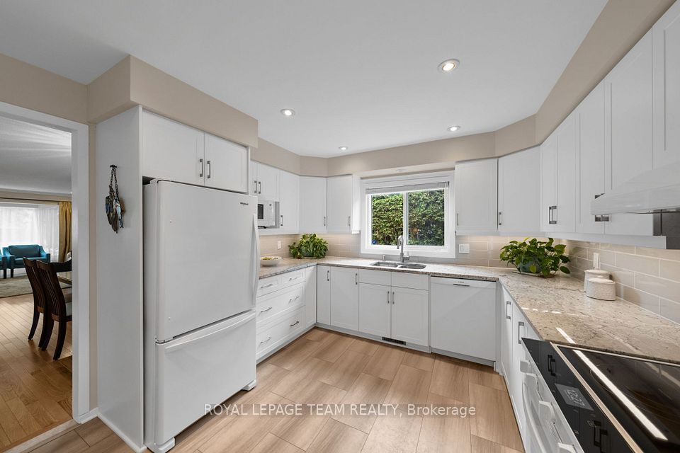 16 Phylis Street, Barrhaven, ON K2J 1V2 13
