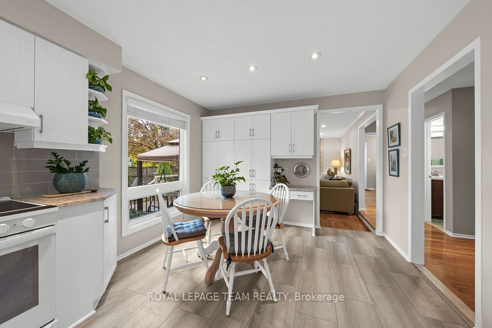 16 Phylis Street, Barrhaven, ON K2J 1V2 15