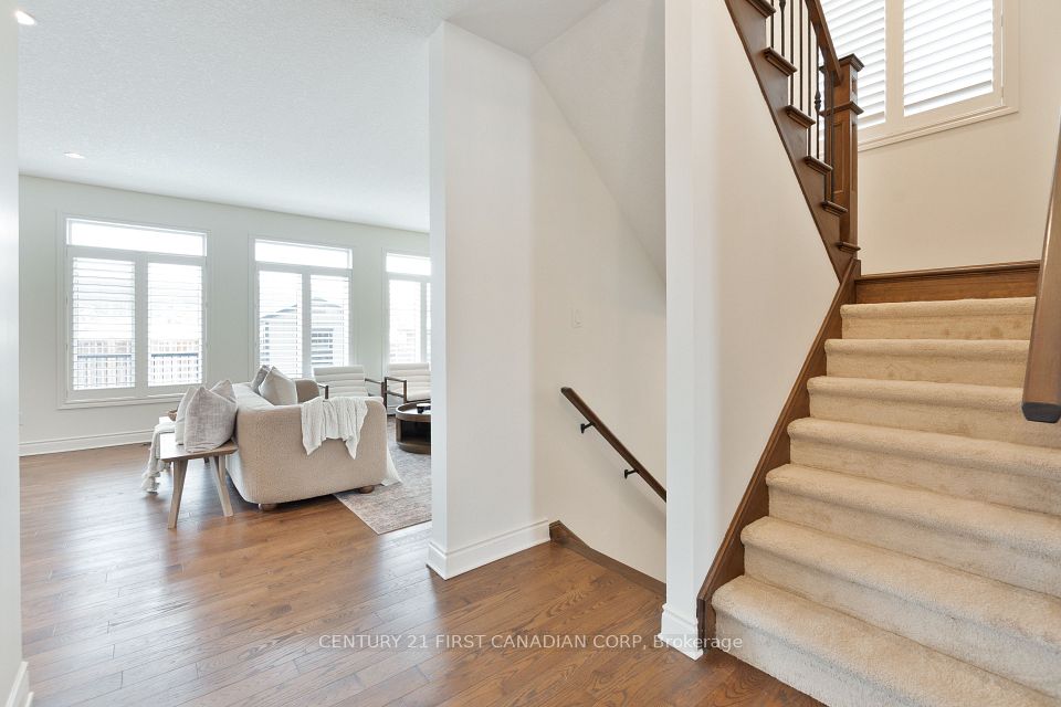 558 Eclipse Walk, London North, ON N5X 3Z1 6
