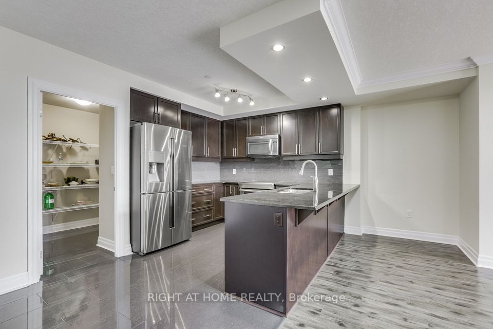 240 Villagewalk Boulevard 212, London North, ON N6G 0P6 5