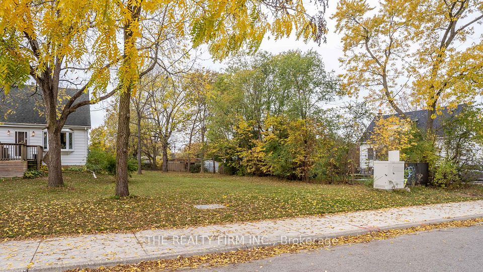 383 Kenmore Place, London East, ON N5Y 1V3 3