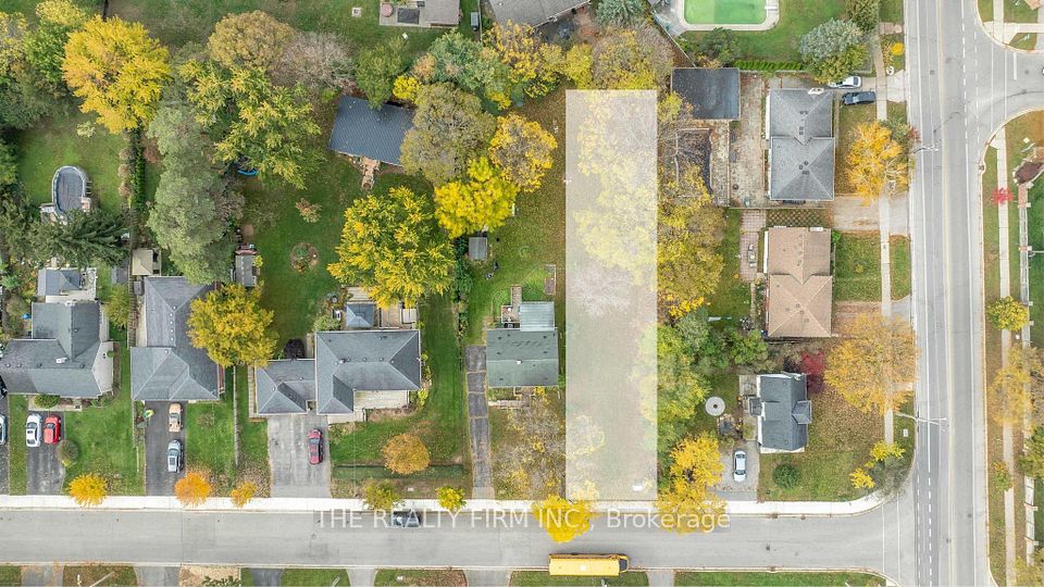 383 Kenmore Place, London East, ON N5Y 1V3 7