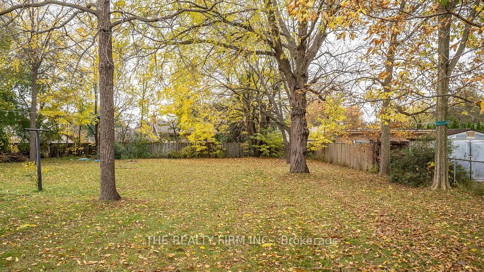 383 Kenmore Place, London East, ON N5Y 1V3 4