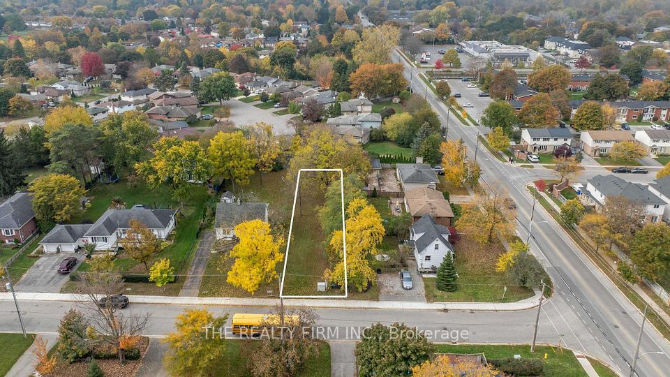 383 Kenmore Place, London East, ON N5Y 1V3 2