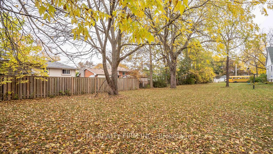 383 Kenmore Place, London East, ON N5Y 1V3 5