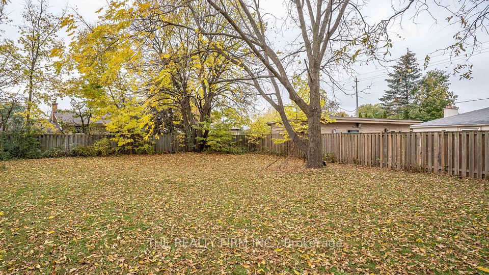383 Kenmore Place, London East, ON N5Y 1V3 6