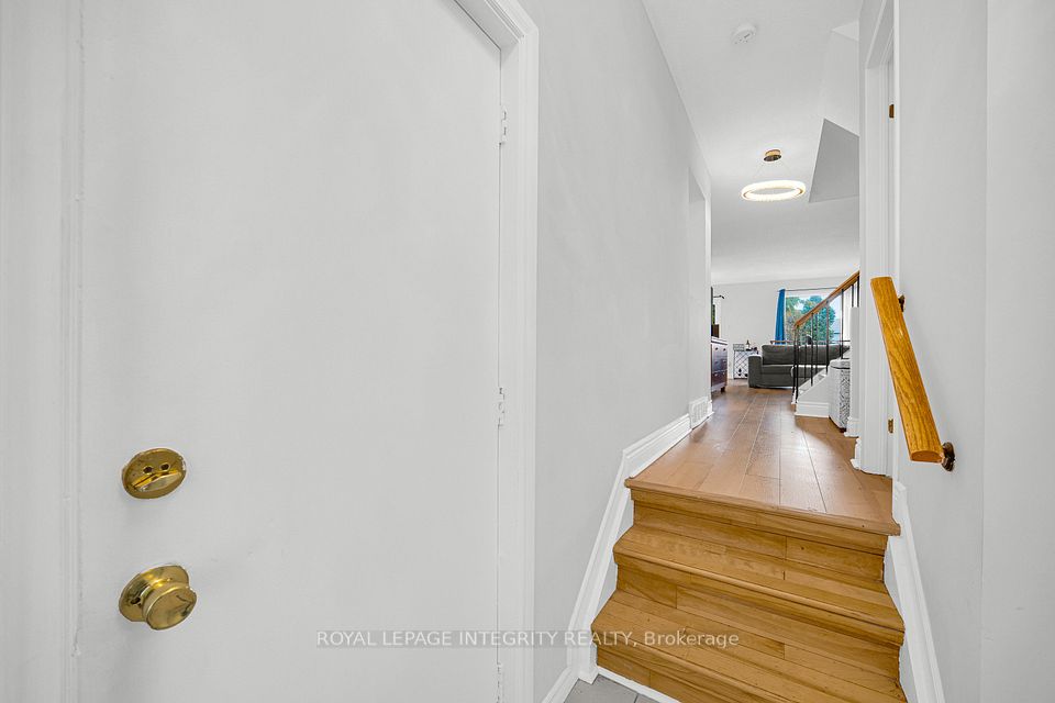 27 Danaher Drive, Barrhaven, ON K2J 3Y5 5