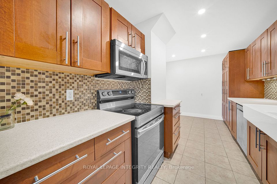 27 Danaher Drive, Barrhaven, ON K2J 3Y5 10