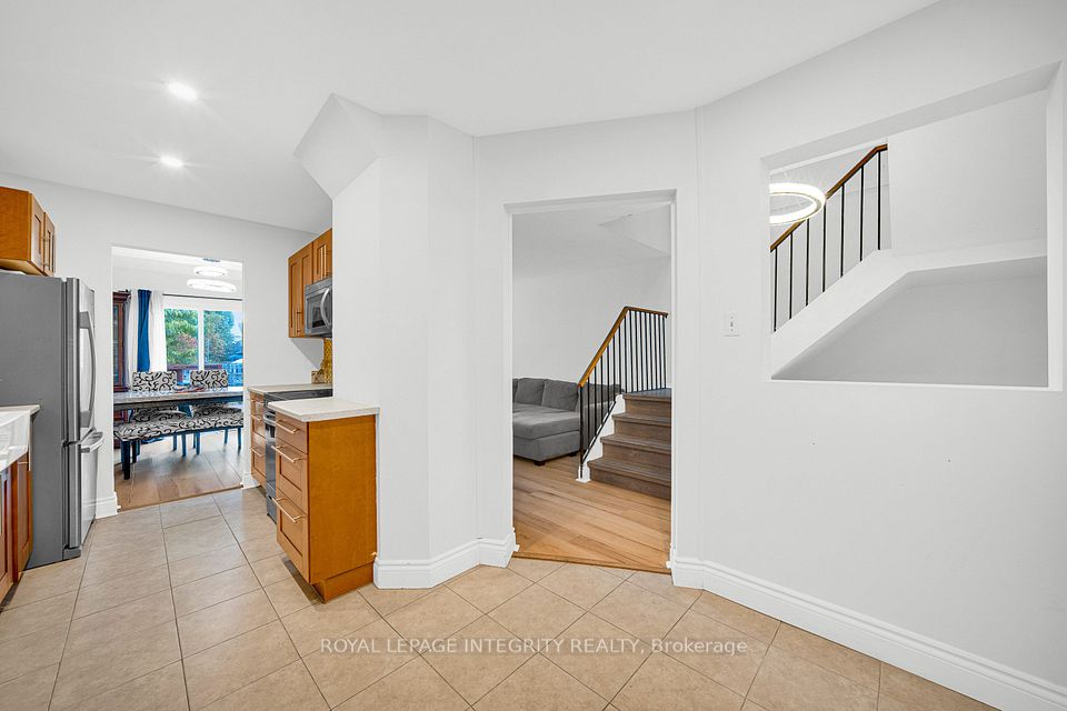 27 Danaher Drive, Barrhaven, ON K2J 3Y5 8