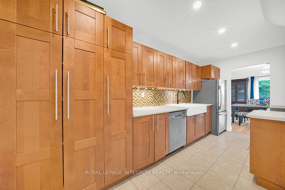 27 Danaher Drive, Barrhaven, ON K2J 3Y5 9