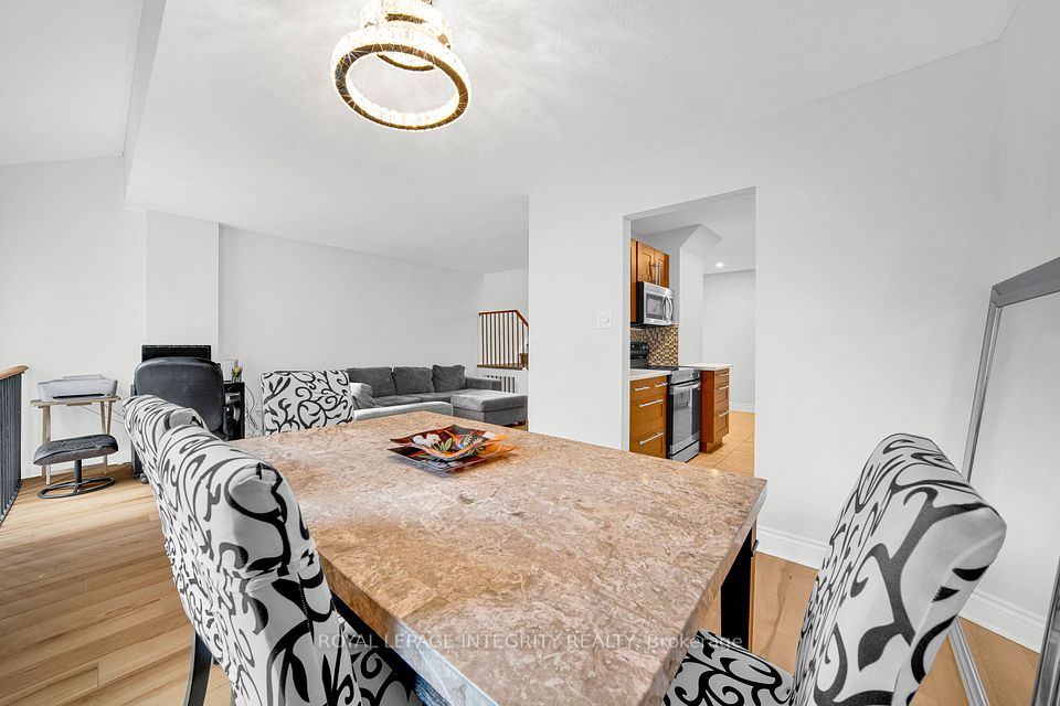 27 Danaher Drive, Barrhaven, ON K2J 3Y5 14