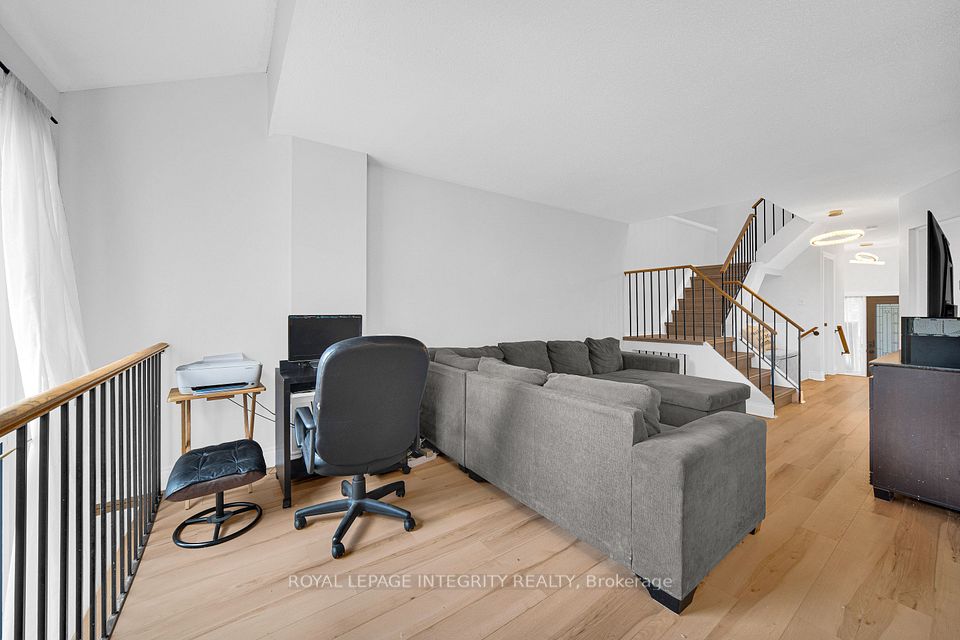 27 Danaher Drive, Barrhaven, ON K2J 3Y5 18