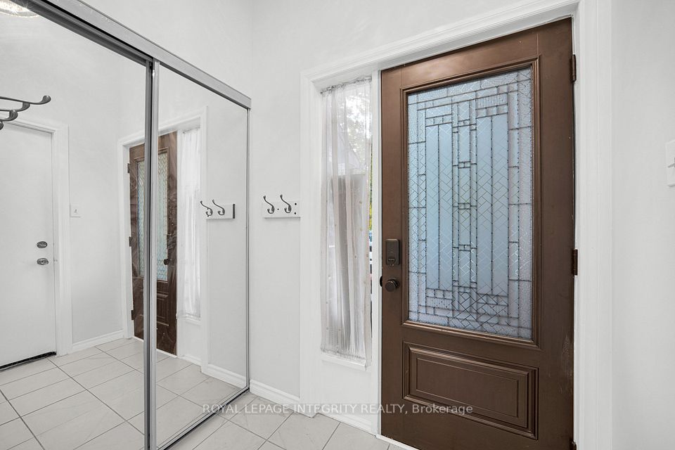 27 Danaher Drive, Barrhaven, ON K2J 3Y5 4