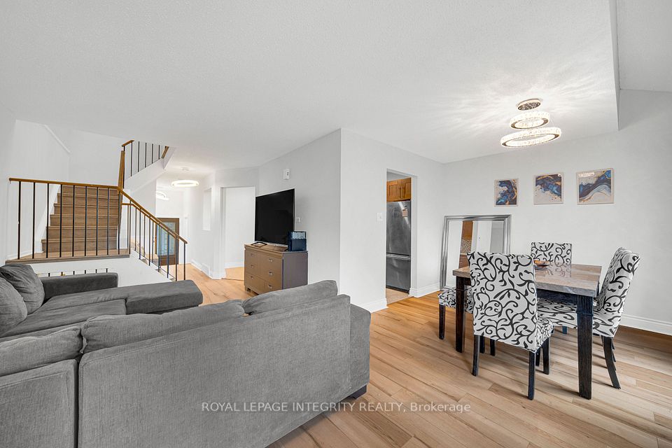 27 Danaher Drive, Barrhaven, ON K2J 3Y5 15