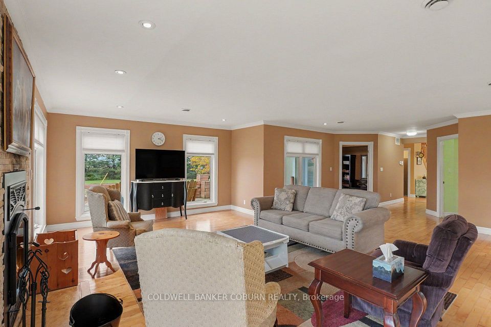 13865 County #9 Road, North Dundas, ON K0C 1H0 9