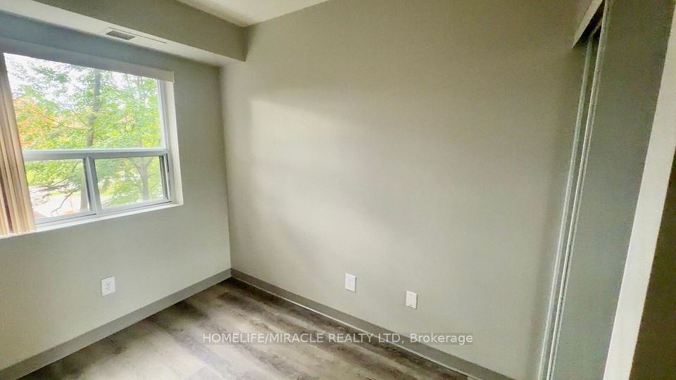 736 Old Albert Street 613, Waterloo, ON N2L 6R4 4