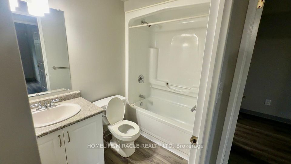 736 Old Albert Street 613, Waterloo, ON N2L 6R4 5