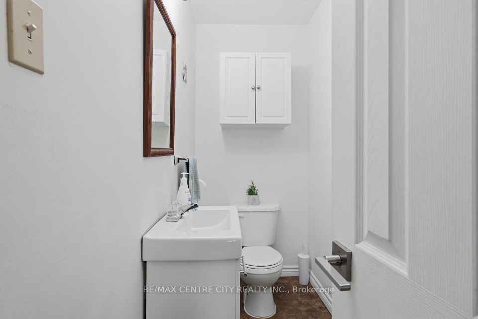 1564 Nairn Avenue, London East, ON N5V 2P2 6