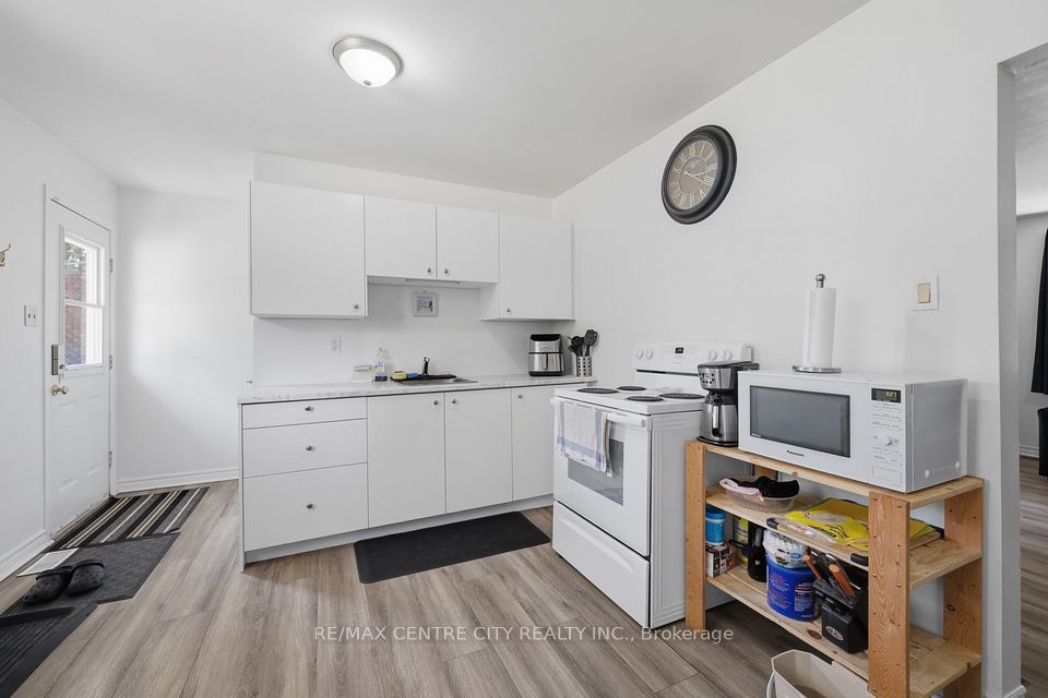 1564 Nairn Avenue, London East, ON N5V 2P2 13