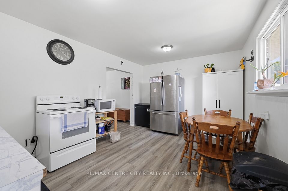 1564 Nairn Avenue, London East, ON N5V 2P2 14