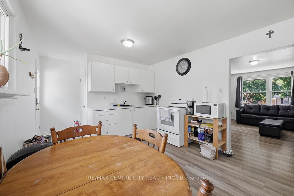 1564 Nairn Avenue, London East, ON N5V 2P2 12