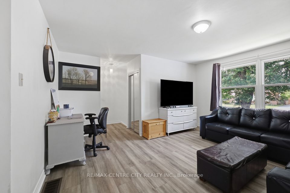 1564 Nairn Avenue, London East, ON N5V 2P2 9