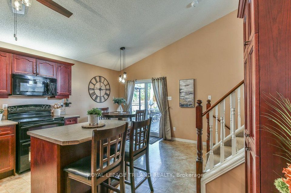 54 BOWCOTT Crescent, London East, ON N5V 4W8 14