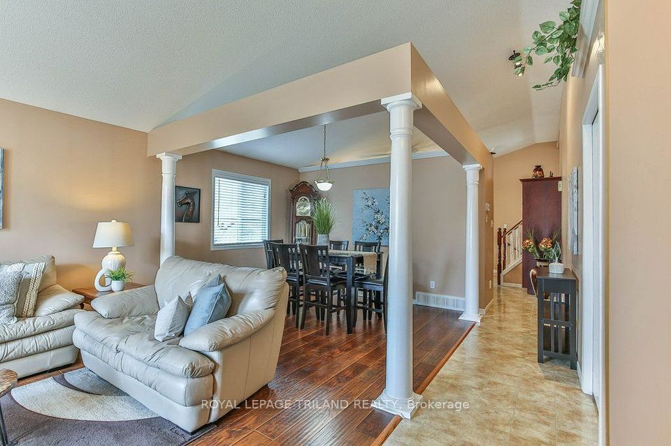 54 BOWCOTT Crescent, London East, ON N5V 4W8 9