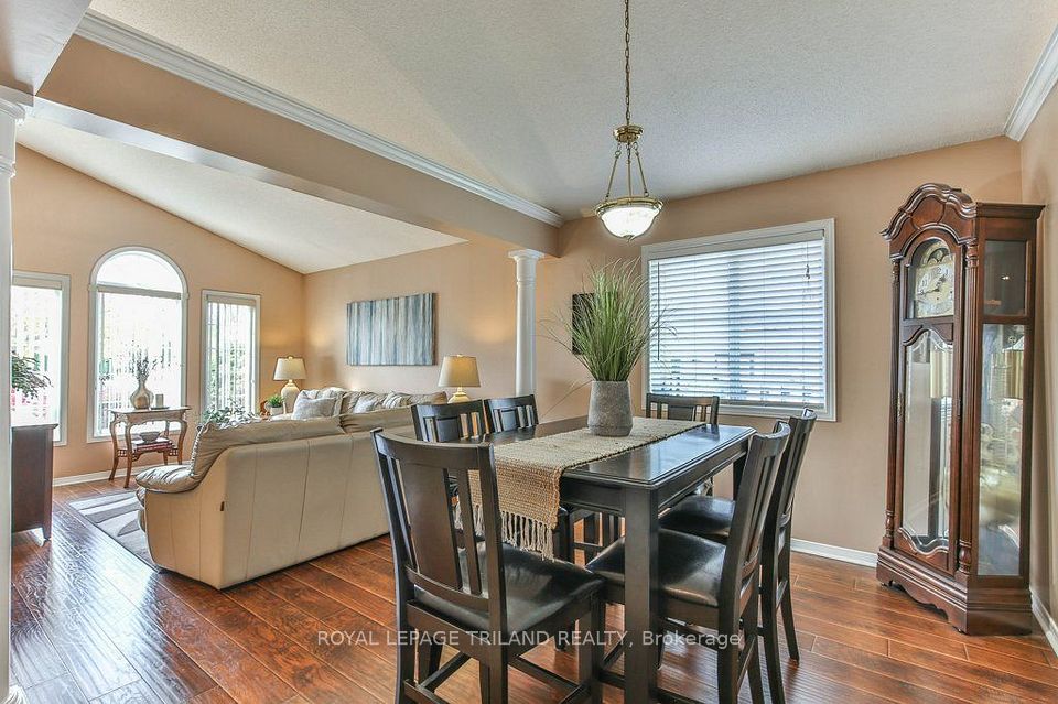 54 BOWCOTT Crescent, London East, ON N5V 4W8 11