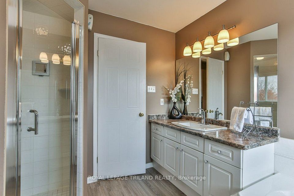54 BOWCOTT Crescent, London East, ON N5V 4W8 25