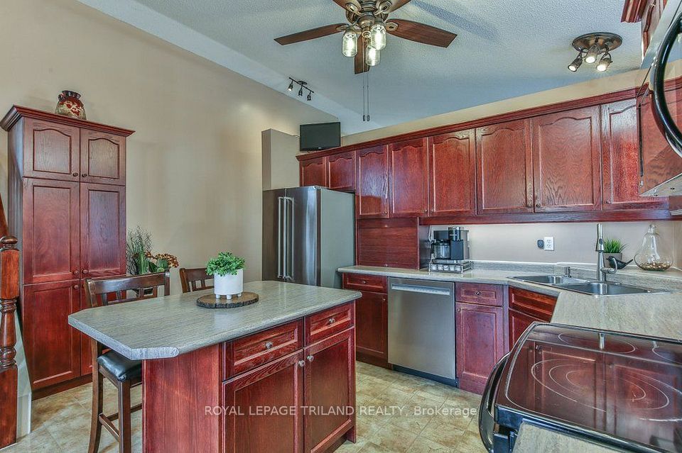 54 BOWCOTT Crescent, London East, ON N5V 4W8 16