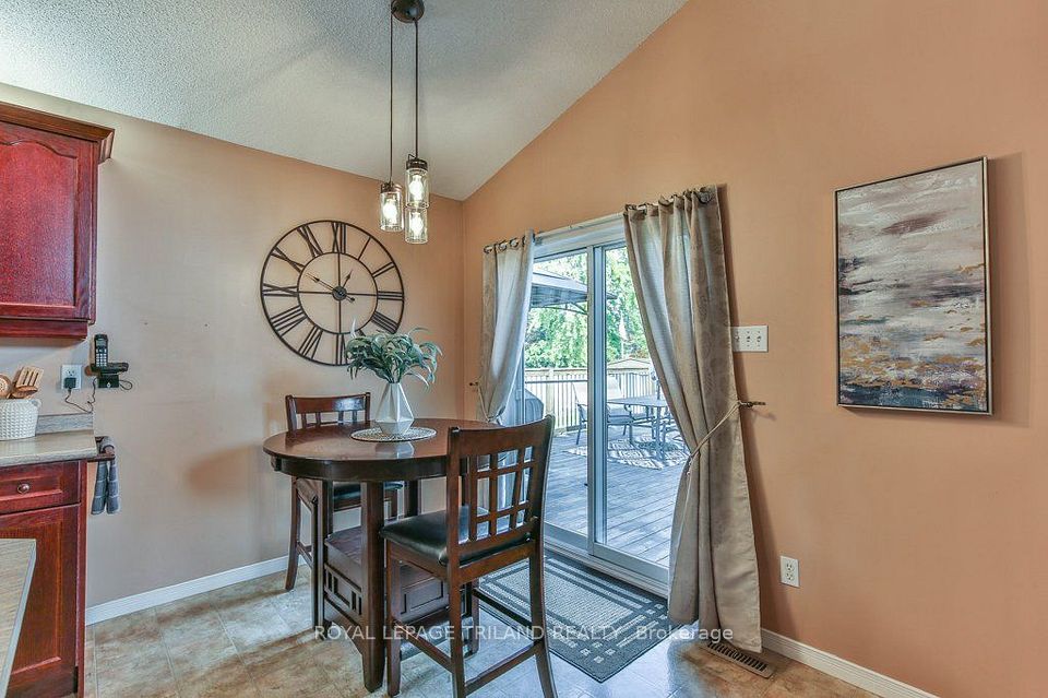 54 BOWCOTT Crescent, London East, ON N5V 4W8 19
