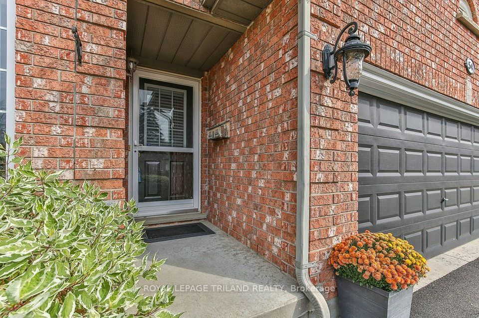 54 BOWCOTT Crescent, London East, ON N5V 4W8 3