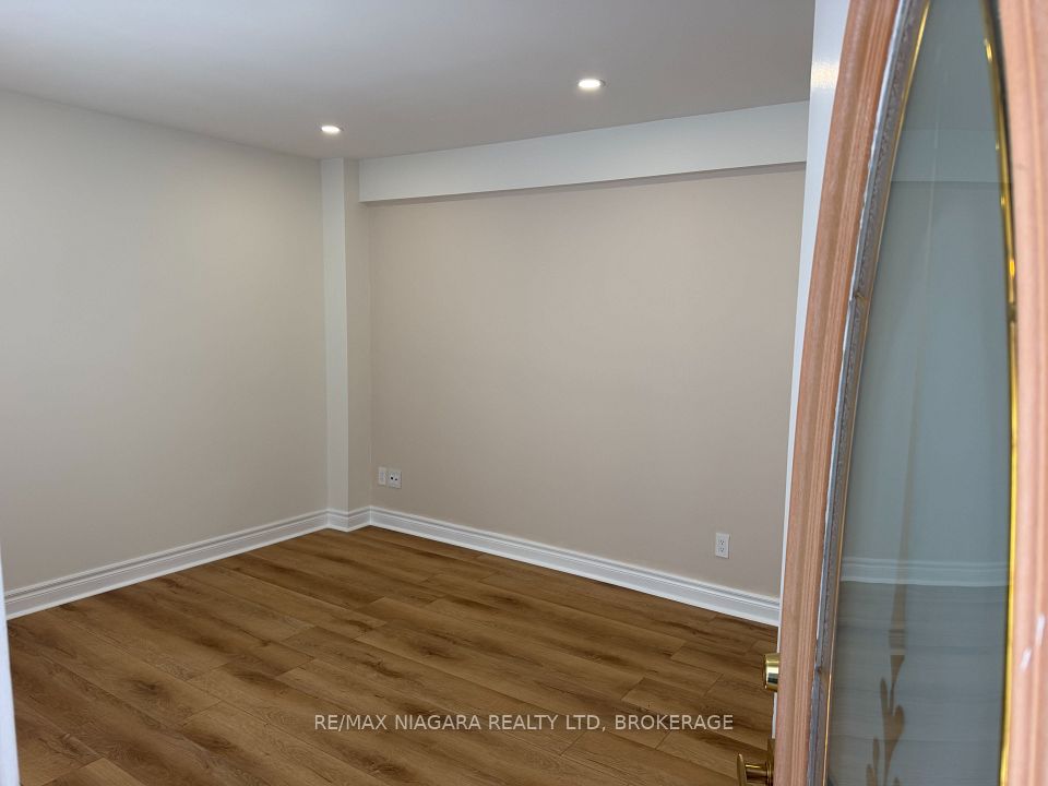 229 Geneva Street E A, St. Catharines, ON L2R 4R1 5