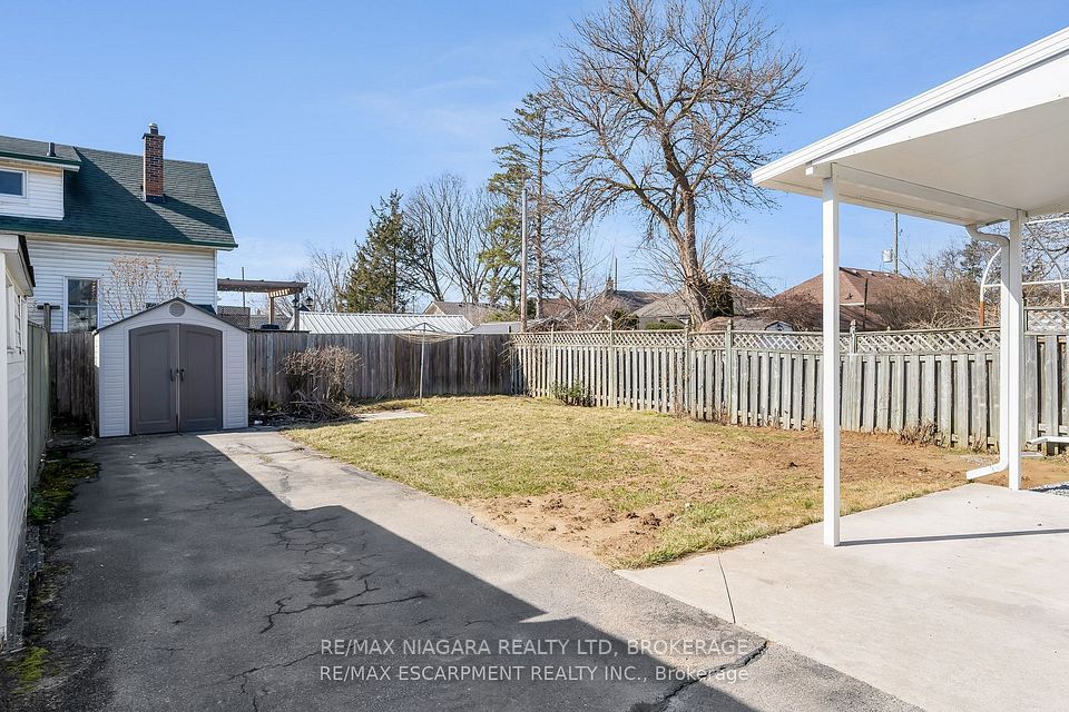 229 Geneva Street E A, St. Catharines, ON L2R 4R1 2
