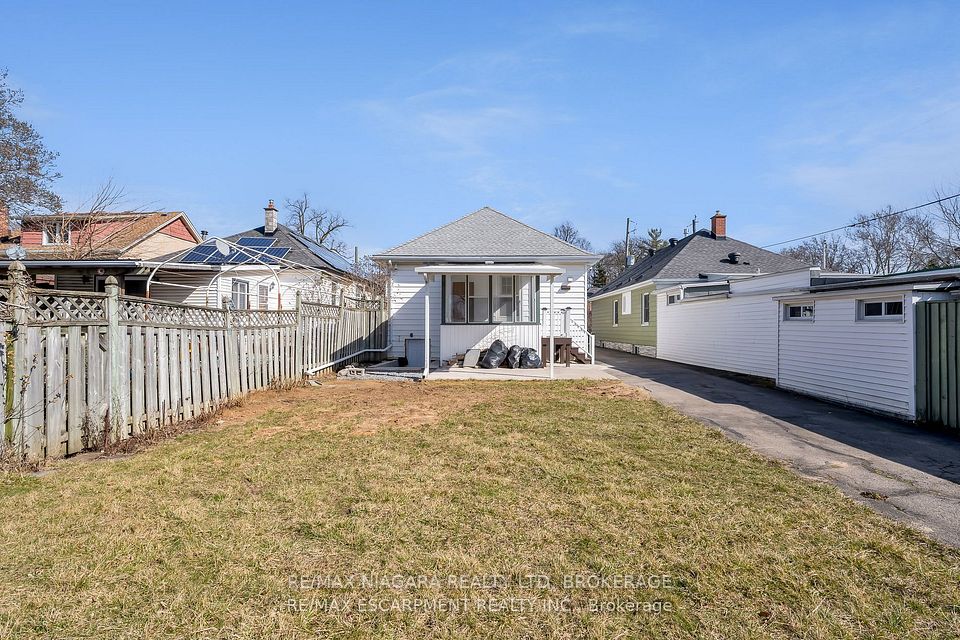 229 Geneva Street E A, St. Catharines, ON L2R 4R1 3