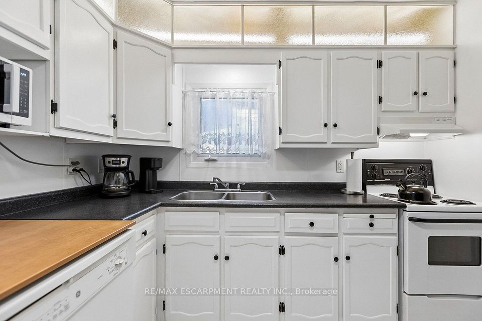 899 Hamilton Road, London East, ON N5Z 1W1 19