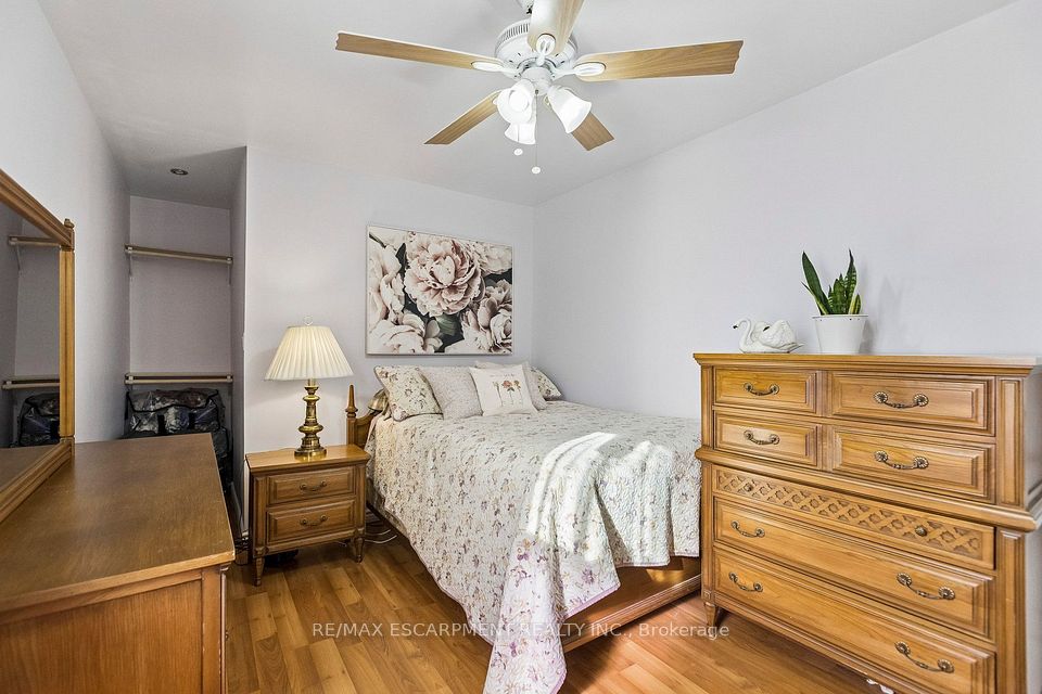 899 Hamilton Road, London East, ON N5Z 1W1 22