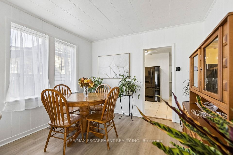 899 Hamilton Road, London East, ON N5Z 1W1 15