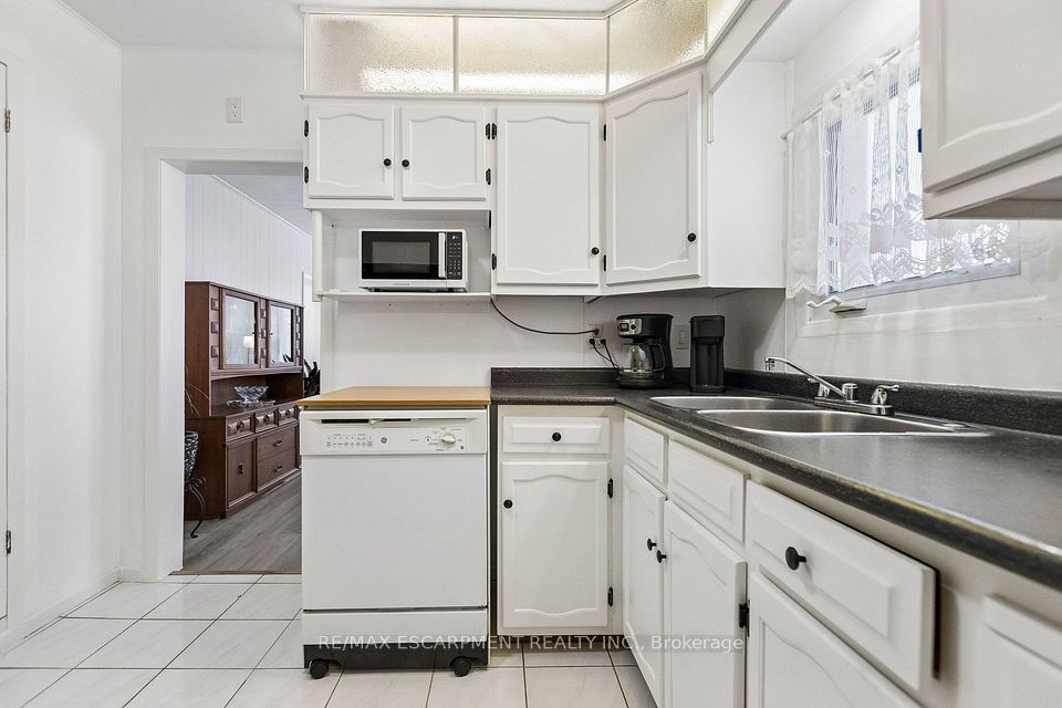 899 Hamilton Road, London East, ON N5Z 1W1 20