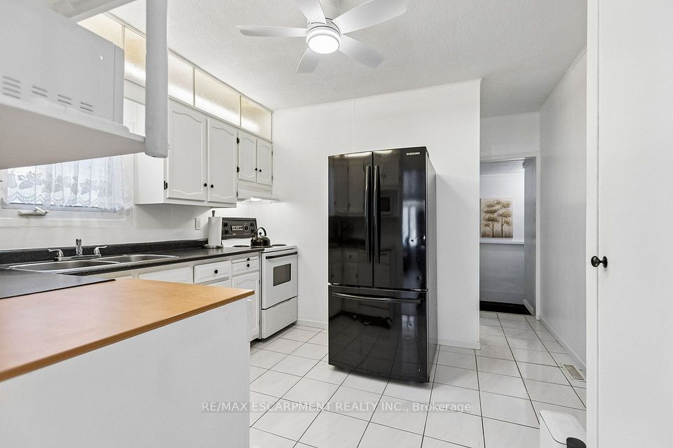 899 Hamilton Road, London East, ON N5Z 1W1 17