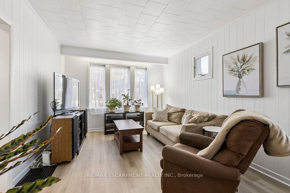 899 Hamilton Road, London East, ON N5Z 1W1 13