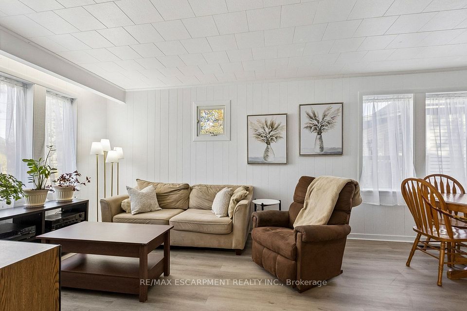 899 Hamilton Road, London East, ON N5Z 1W1 10