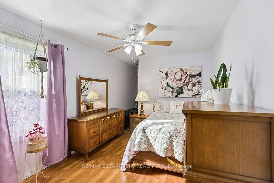 899 Hamilton Road, London East, ON N5Z 1W1 21