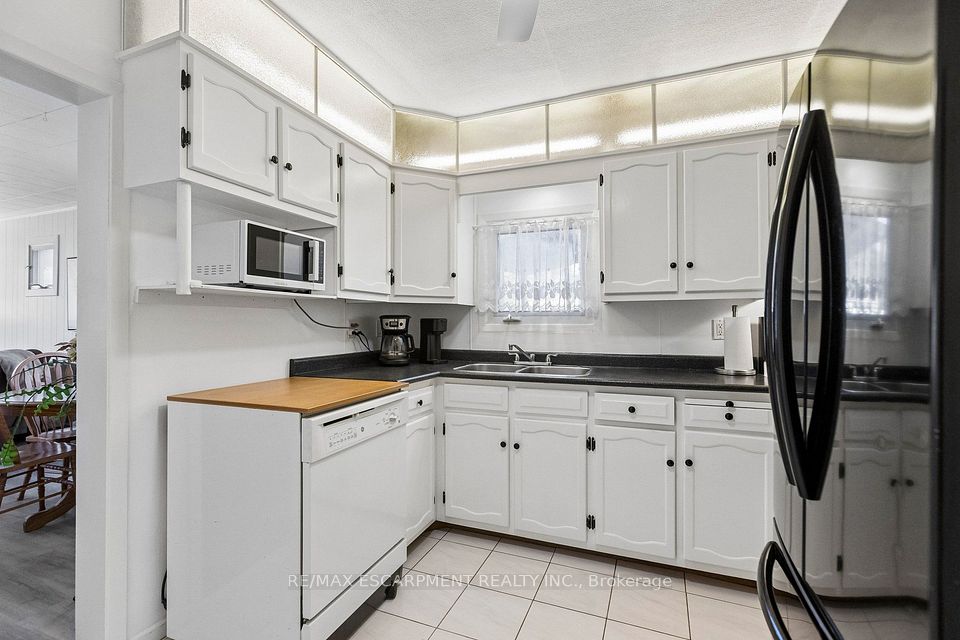 899 Hamilton Road, London East, ON N5Z 1W1 18