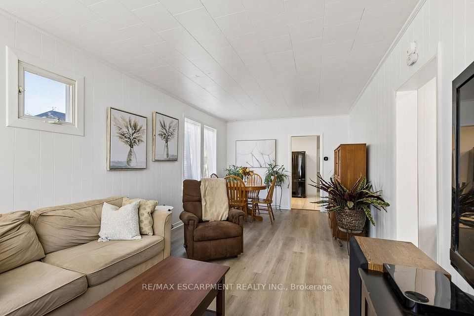 899 Hamilton Road, London East, ON N5Z 1W1 11