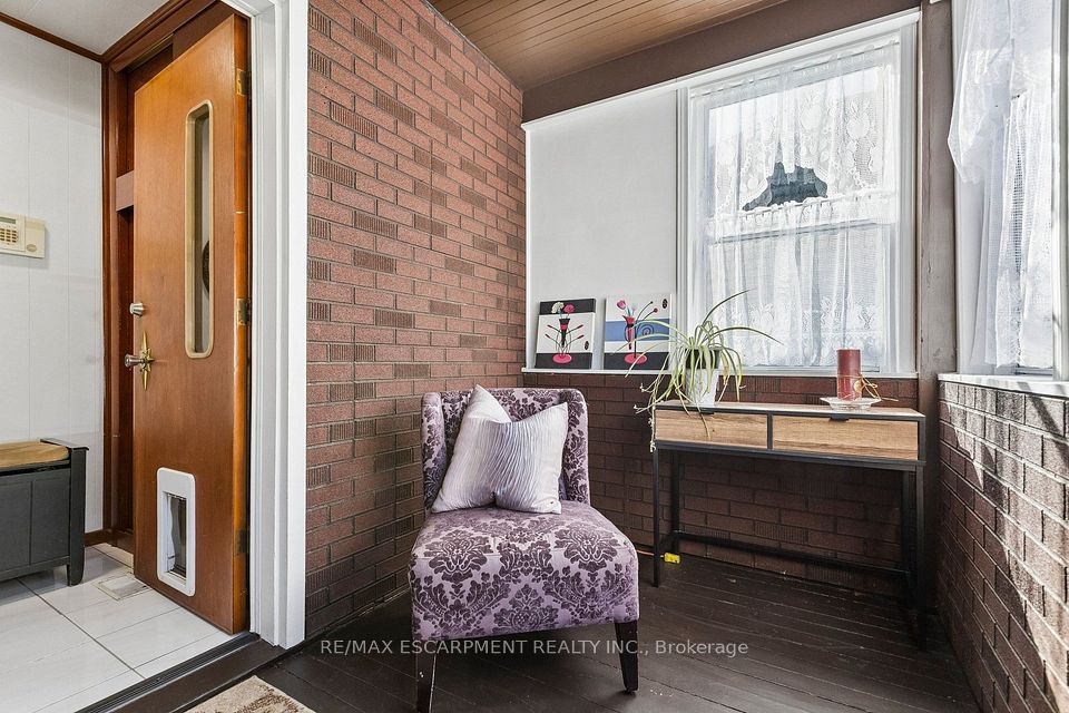 899 Hamilton Road, London East, ON N5Z 1W1 6