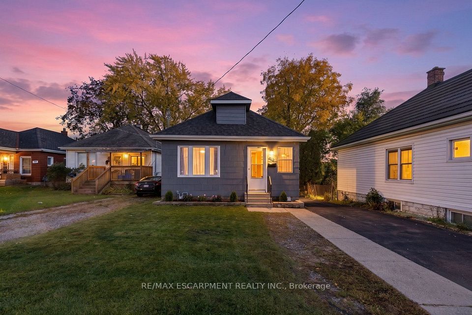 Detached at 899 Hamilton Road, London East, ON N5Z 1W1